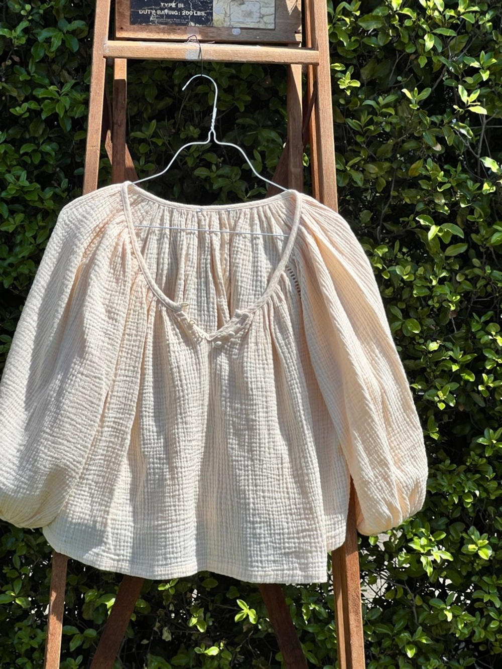 Women's Cropped Ivory Cream Gauze Blouse Shirt w/ balloon Sleeves V Neck  Sz M/L